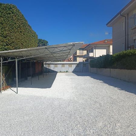 Le Palme 98 "Casa Vacanze" Λίντο ντι Καμαϊόρε Εξωτερικό φωτογραφία