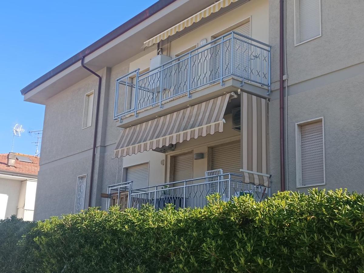 Le Palme 98 "Casa Vacanze" Λίντο ντι Καμαϊόρε Εξωτερικό φωτογραφία